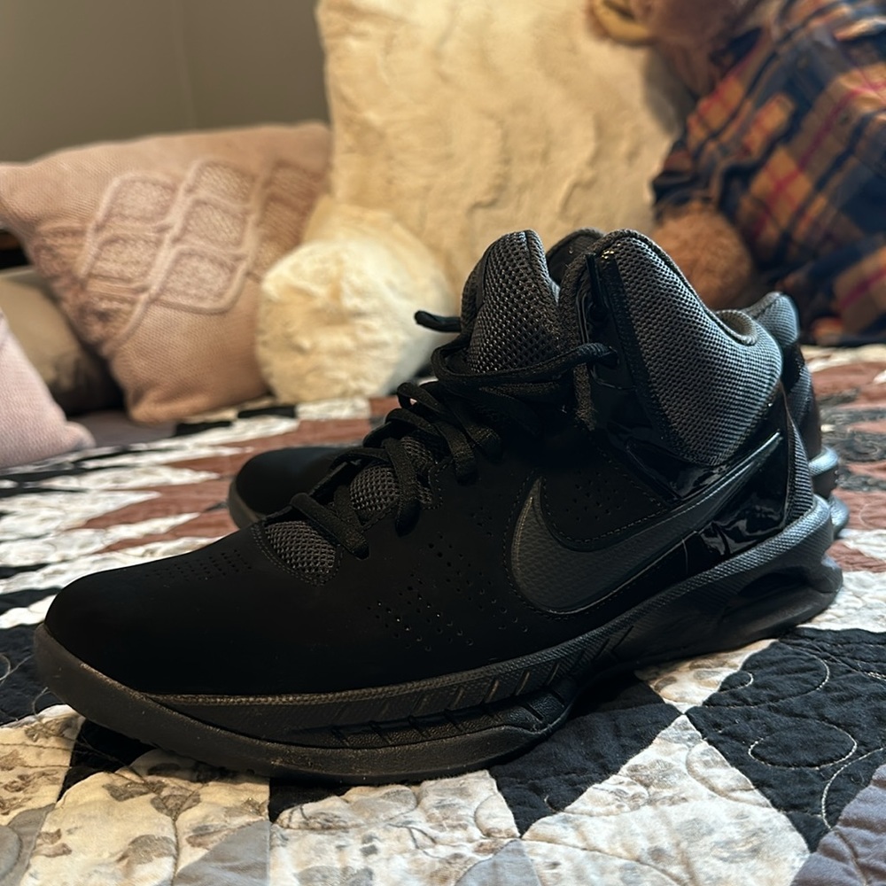 Nike 7.5 black shoes